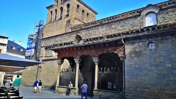 Jaca outskirts entering via Castiello